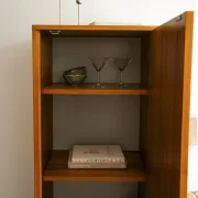 Bibliothèque vitrine scandinave pieds chromés vintage