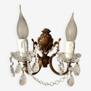 Old rococo wall light in gilded brass and crystal pendants