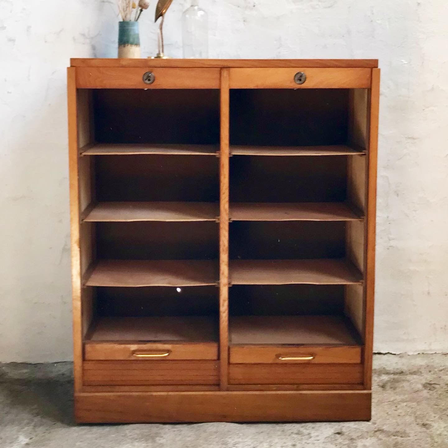 Curtain binder cabinet