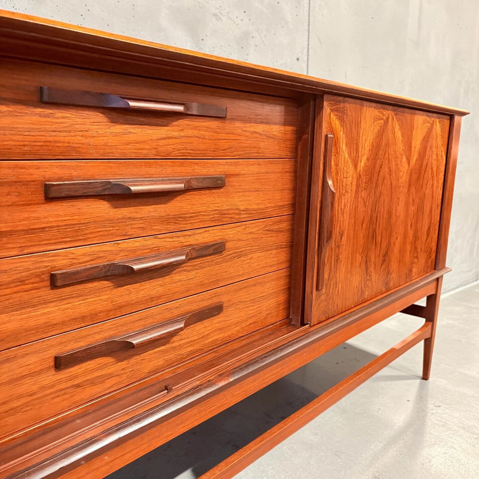 Enfilade en palissandre par Arnø, danois, années 1960.
