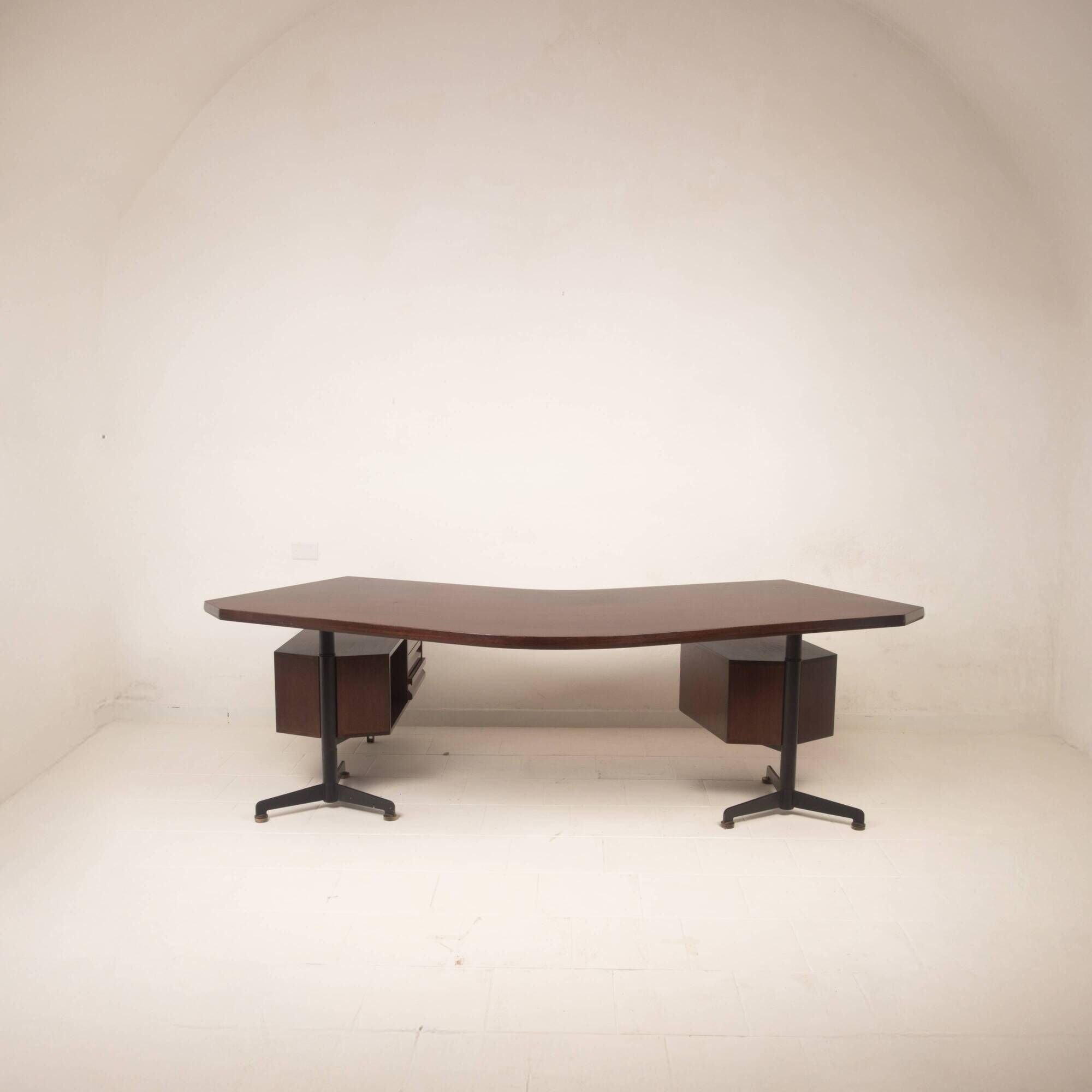 T96 Rosewood Boomerang Desk by Osvaldo Borsani for Tecno, First Edition, 1950