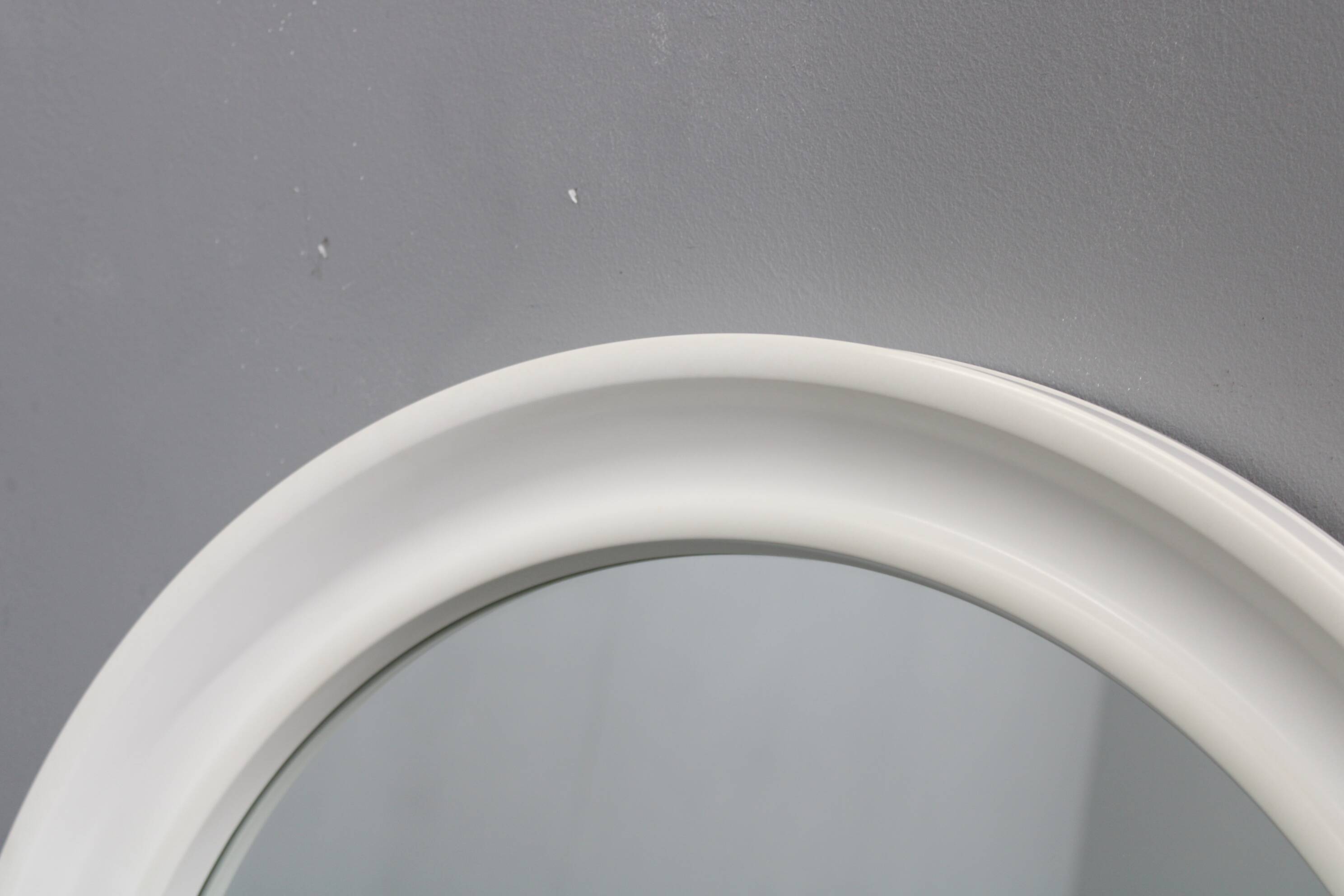 1970s Italian round mirror by Carrara and Matta America Brevettato, white plastic