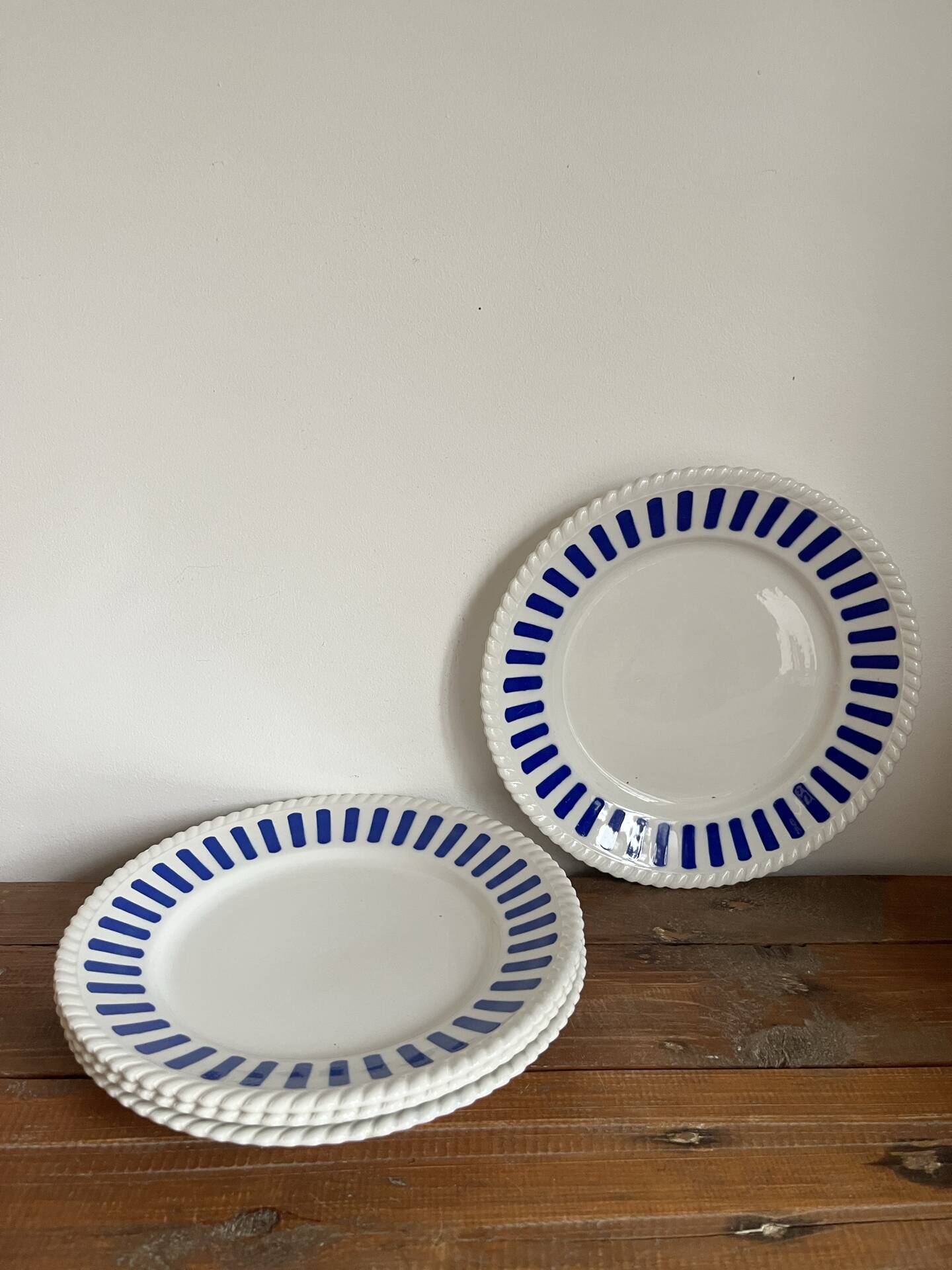 4 dinner plates