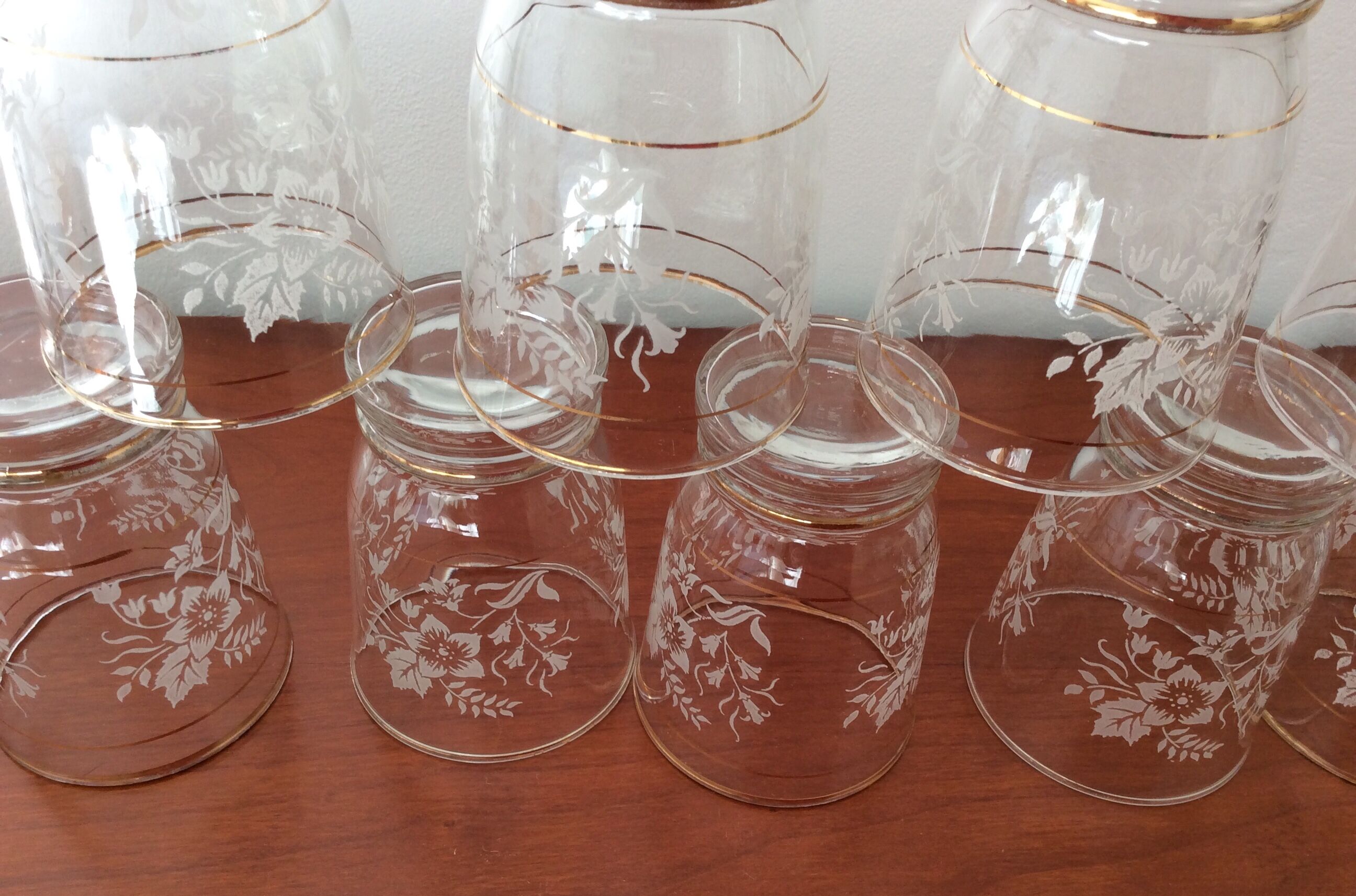 Set of 12 glasses decorations relief white and golden edging - vintage