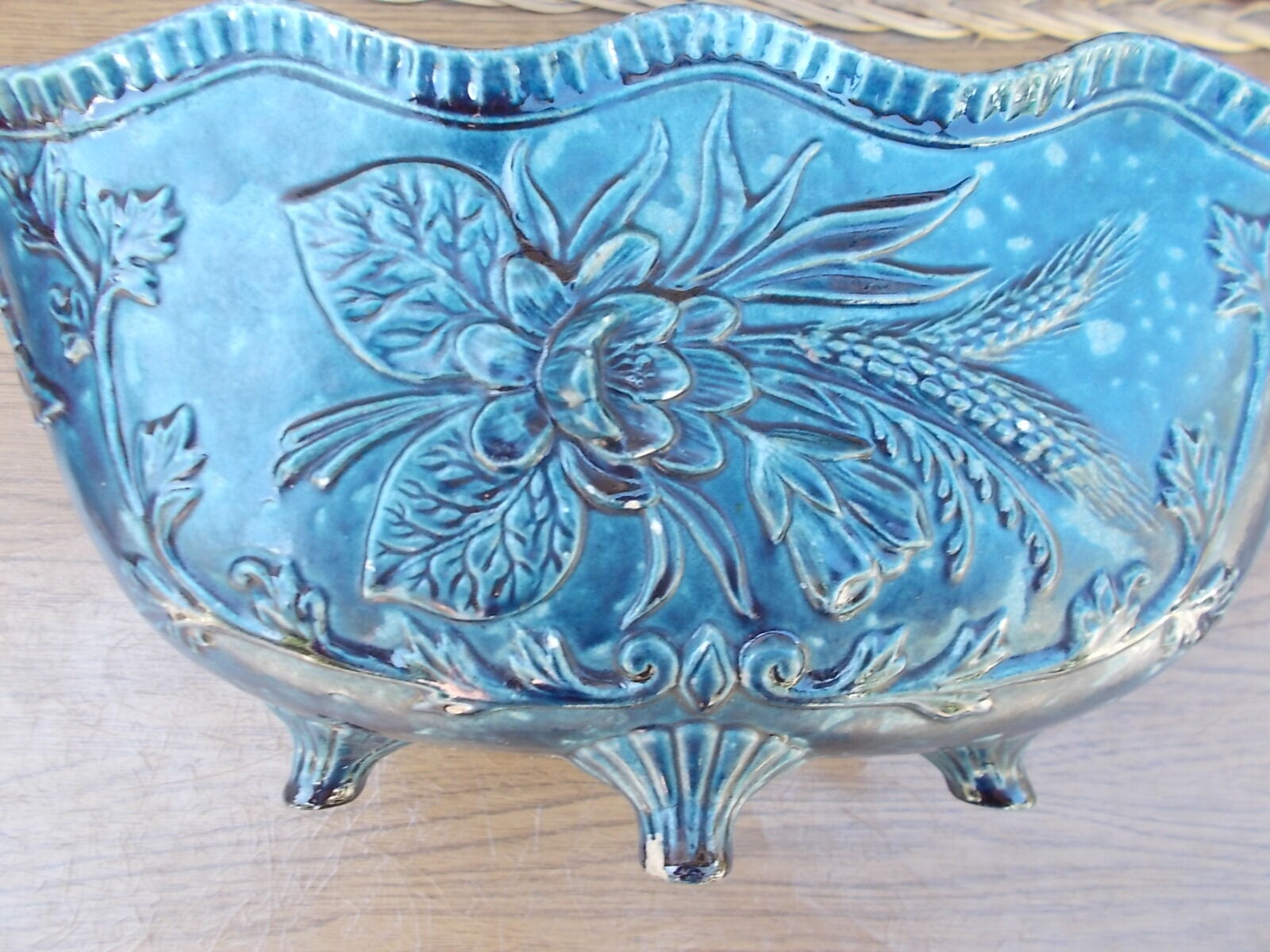 Gardener in blue earthenware