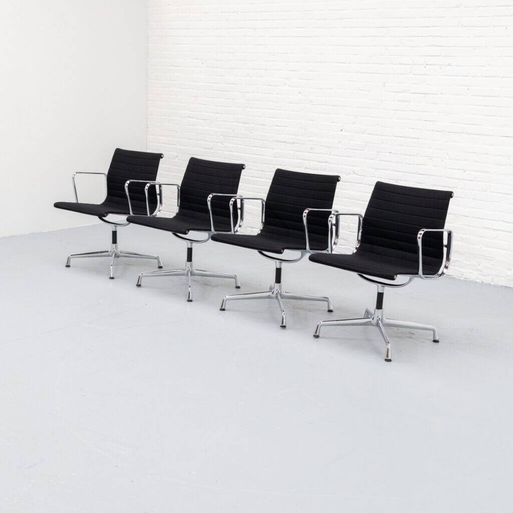 Chaise Eames EA 108 Vitra années 1990