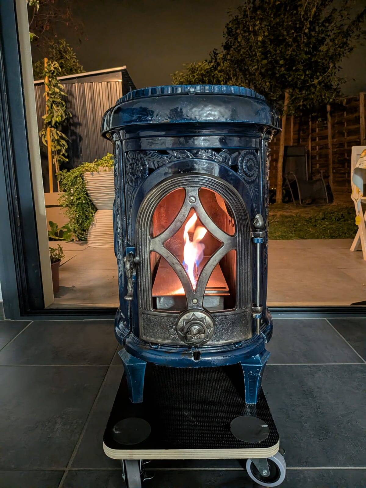 Vintage "Le Non Pareil" cast iron blue enamel pan – Upcycled to bioethanol