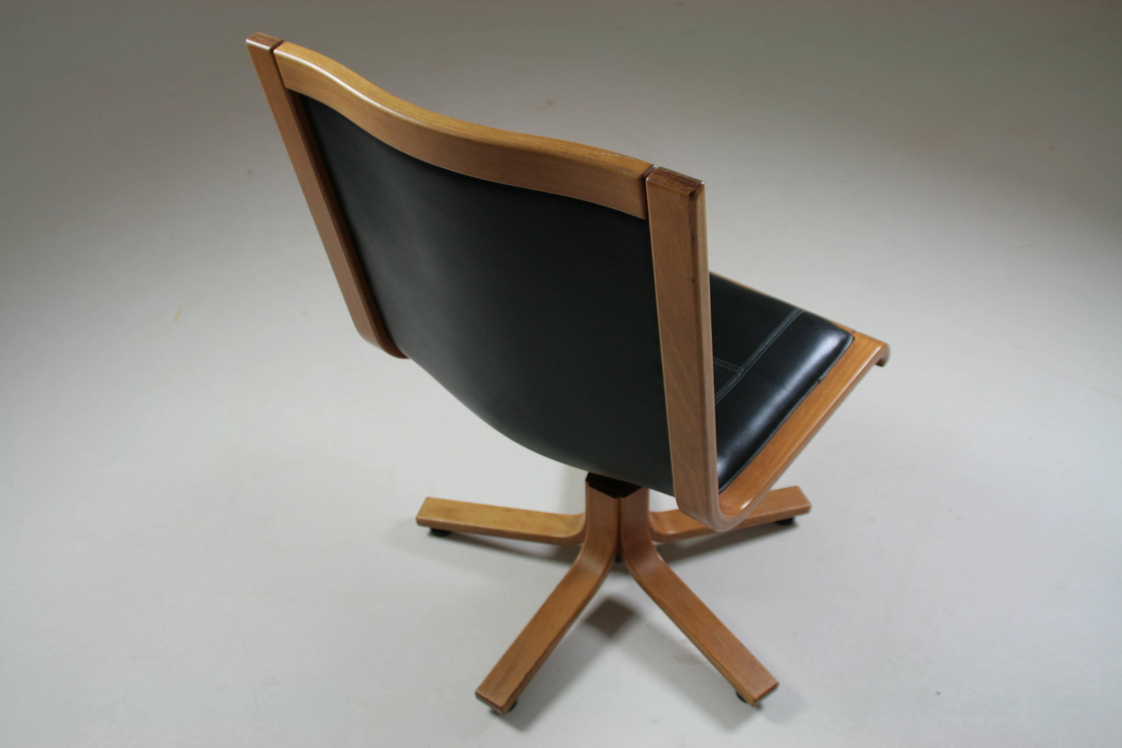 Office armchair in beech and black leather for Cofemo, Italy