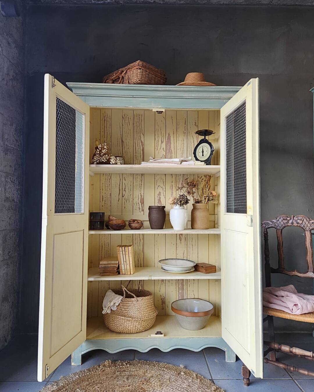 Display cabinet