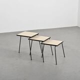 Ensemble de 3 tables gigognes en métal laqué noir, vers 1960