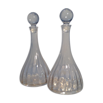 Deux carafes a décanter en verre Godronnées