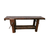 Workbench in raw wood with the press