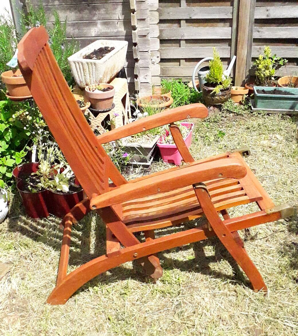 Wooden lounge chair