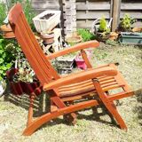 Wooden lounge chair