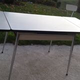 Table and 4 chairs in white formica