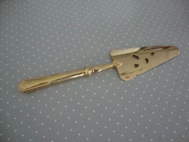Golden metal pie shovel