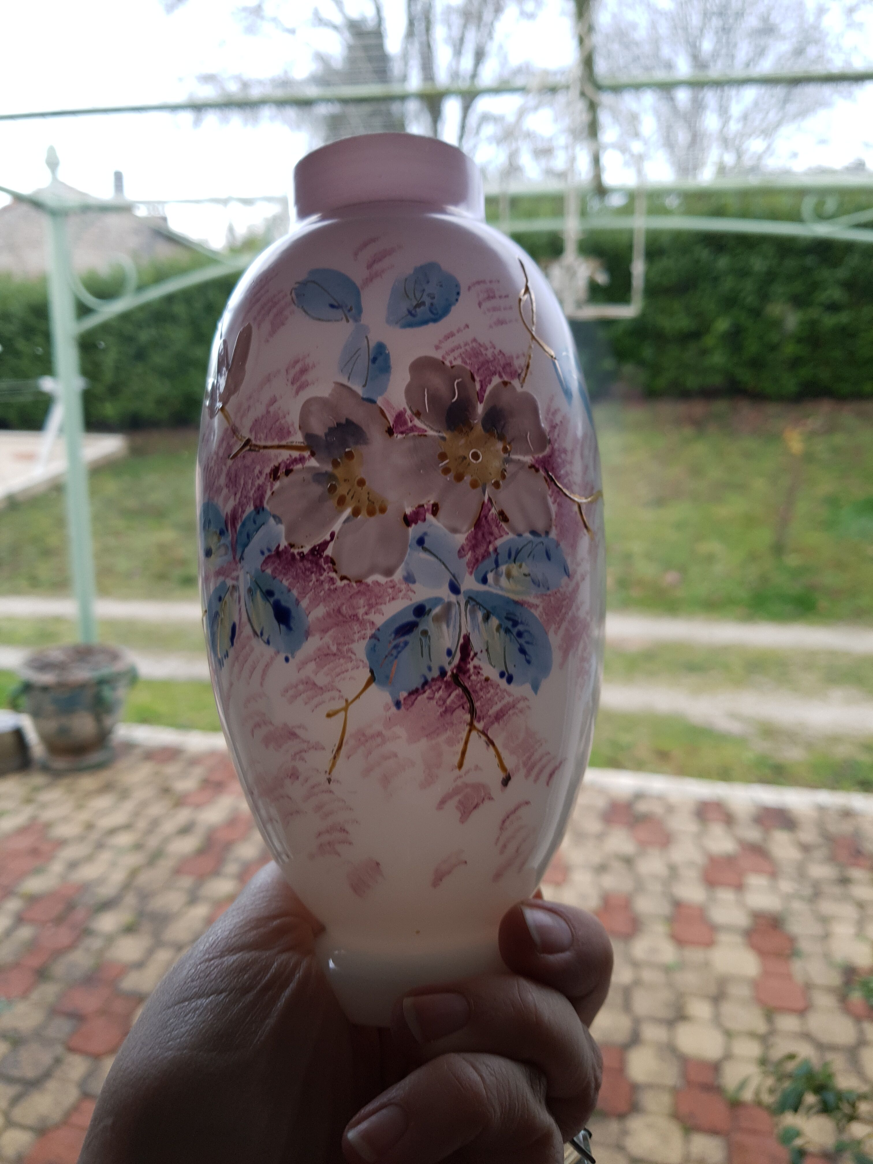 Ancient opaline vase decor hand