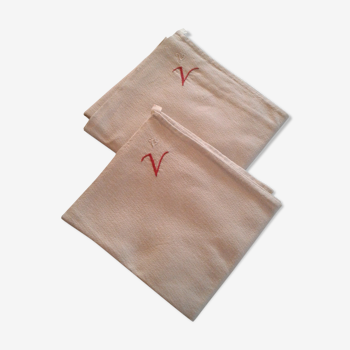 2 Large cotton towels monogram V