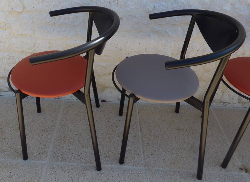 4 gondola-style chairs with a sturdy metal frame and faux leather.