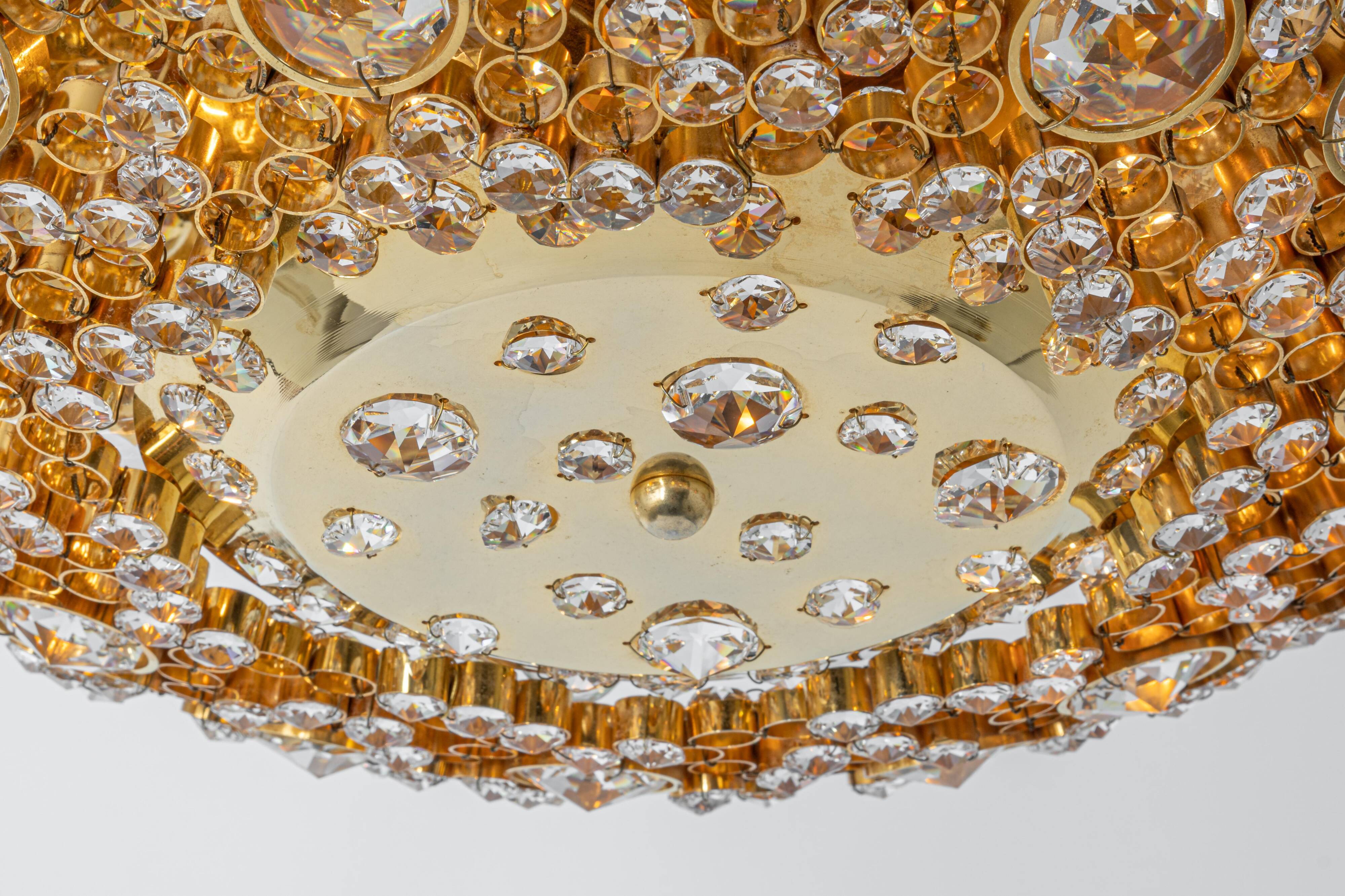 Floral wall light in gilded brass and cut glass by Palwa, Germany, 1970s.