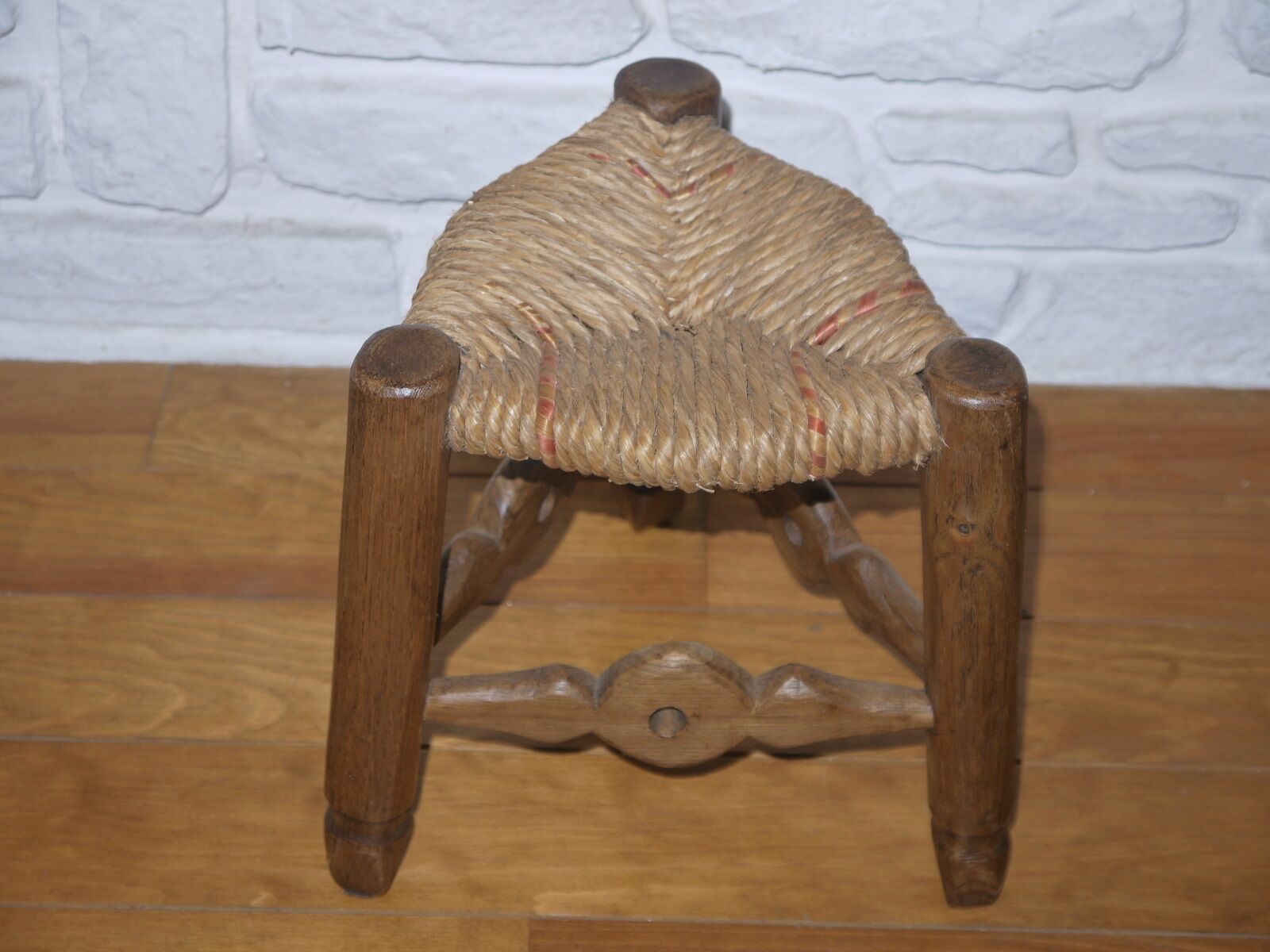 Little old craft tripod seat