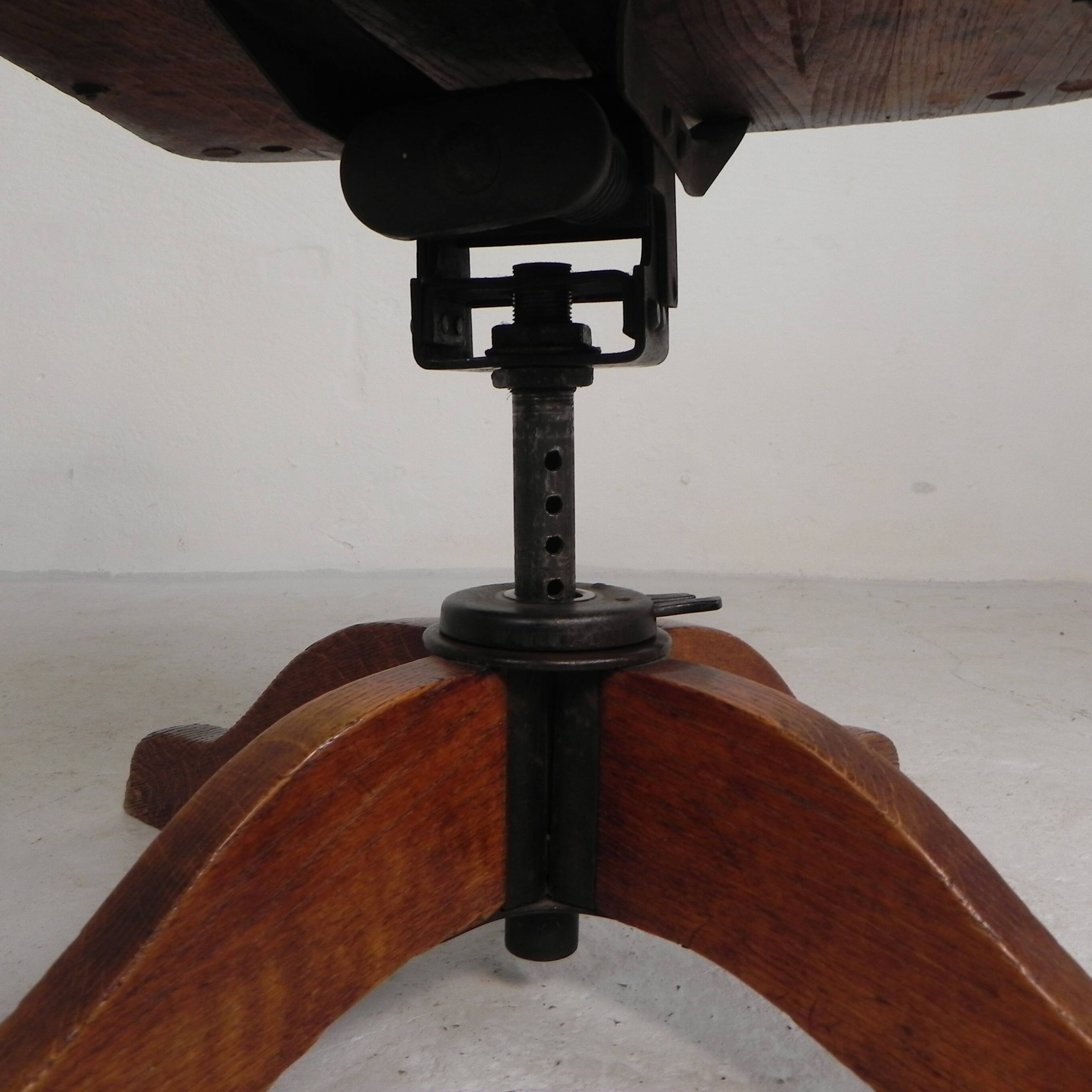 Oak office chair with a spring system and height adjustable, 1930s.