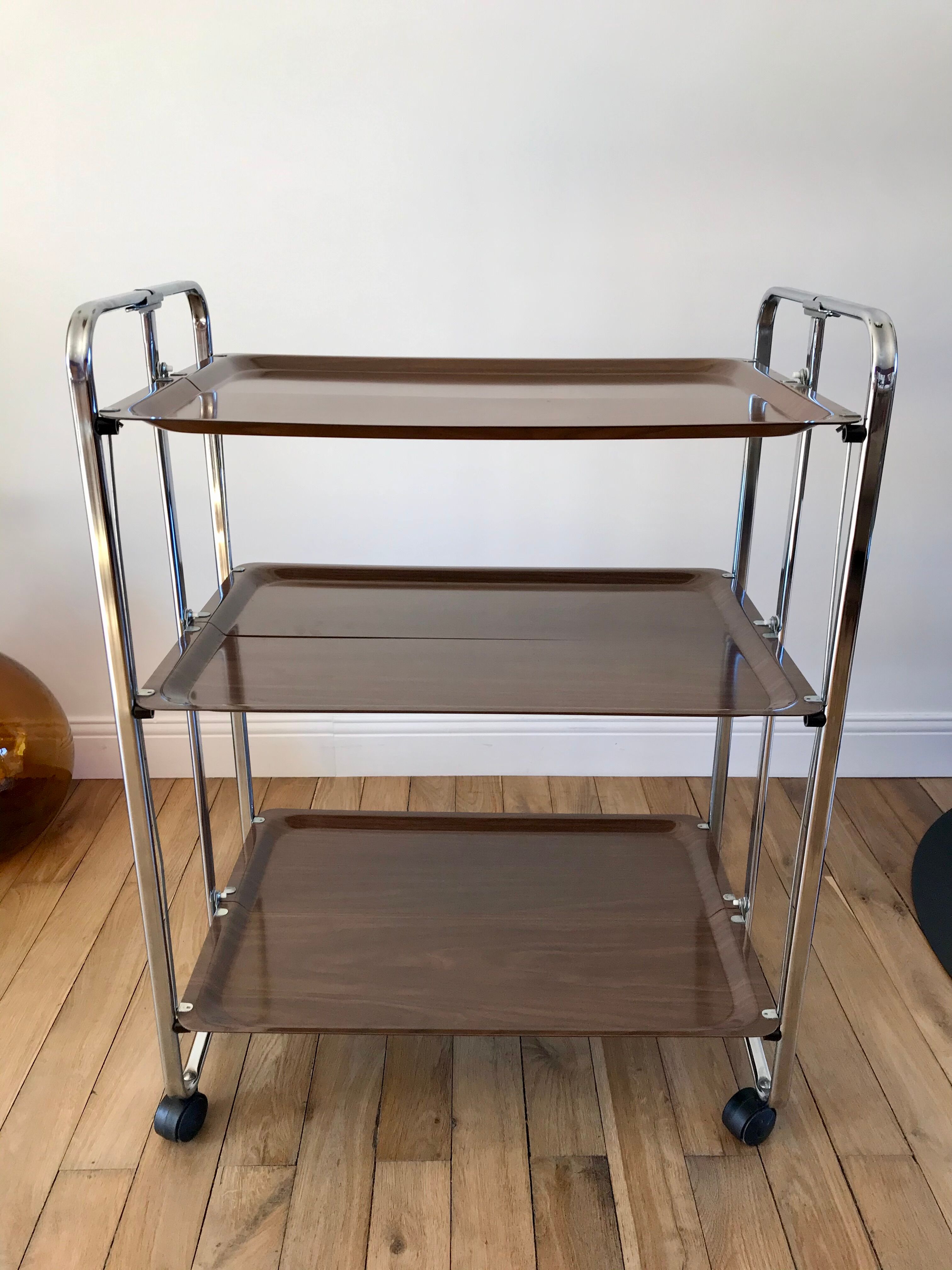 Service in formica and folding chrome 70s