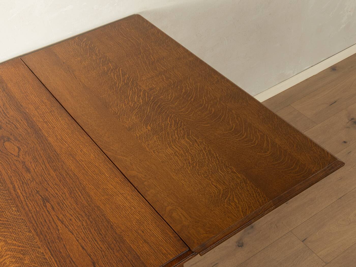 Art Nouveau dining table made of solid oak, Germany, 1910s