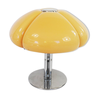 'Quadrifoglio' table lamp designed by Gae Aulenti