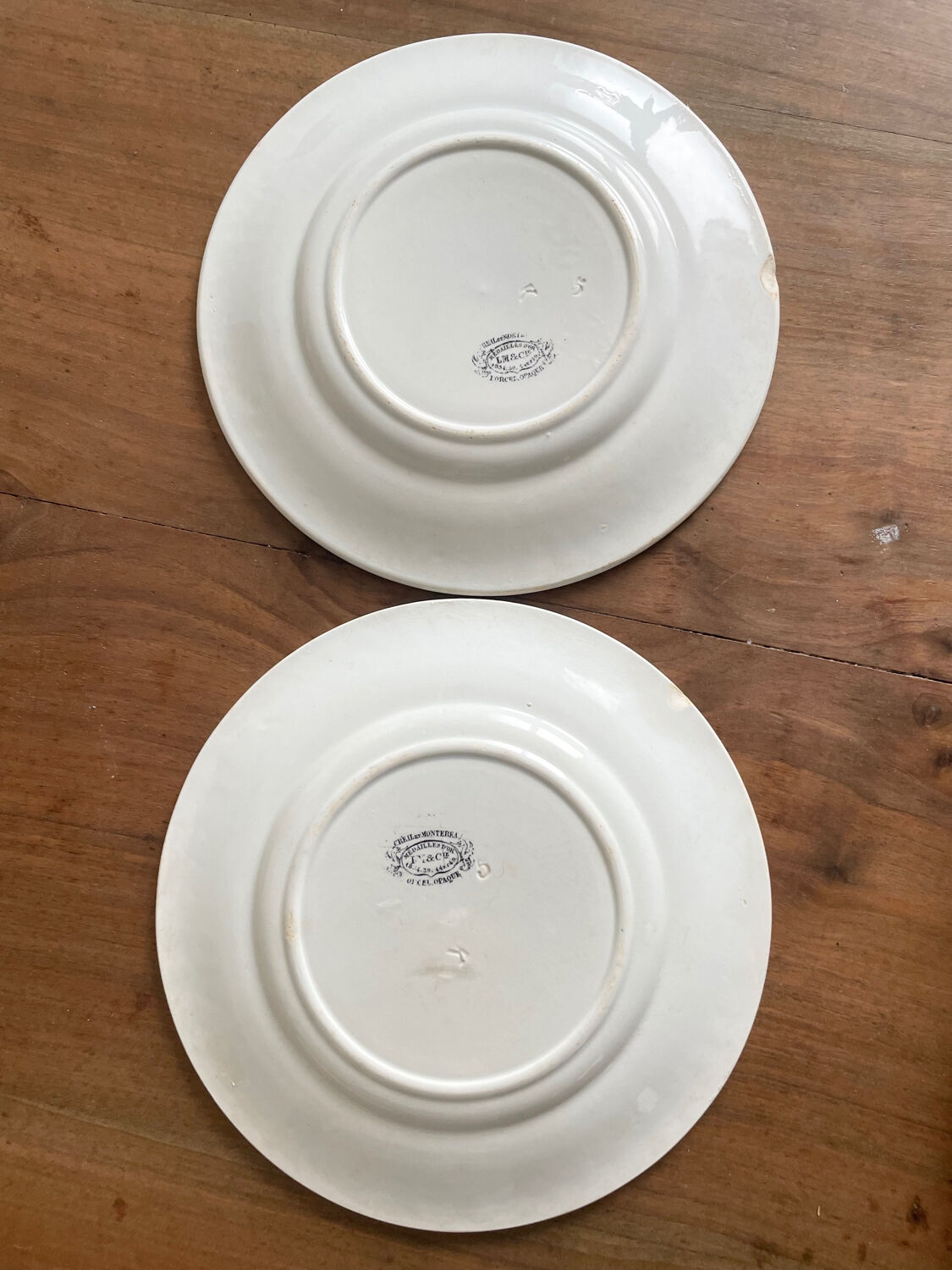 2 Creil and Montereau white plates