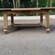 Table à manger extensible Louis XIII décapée en chêne années 50