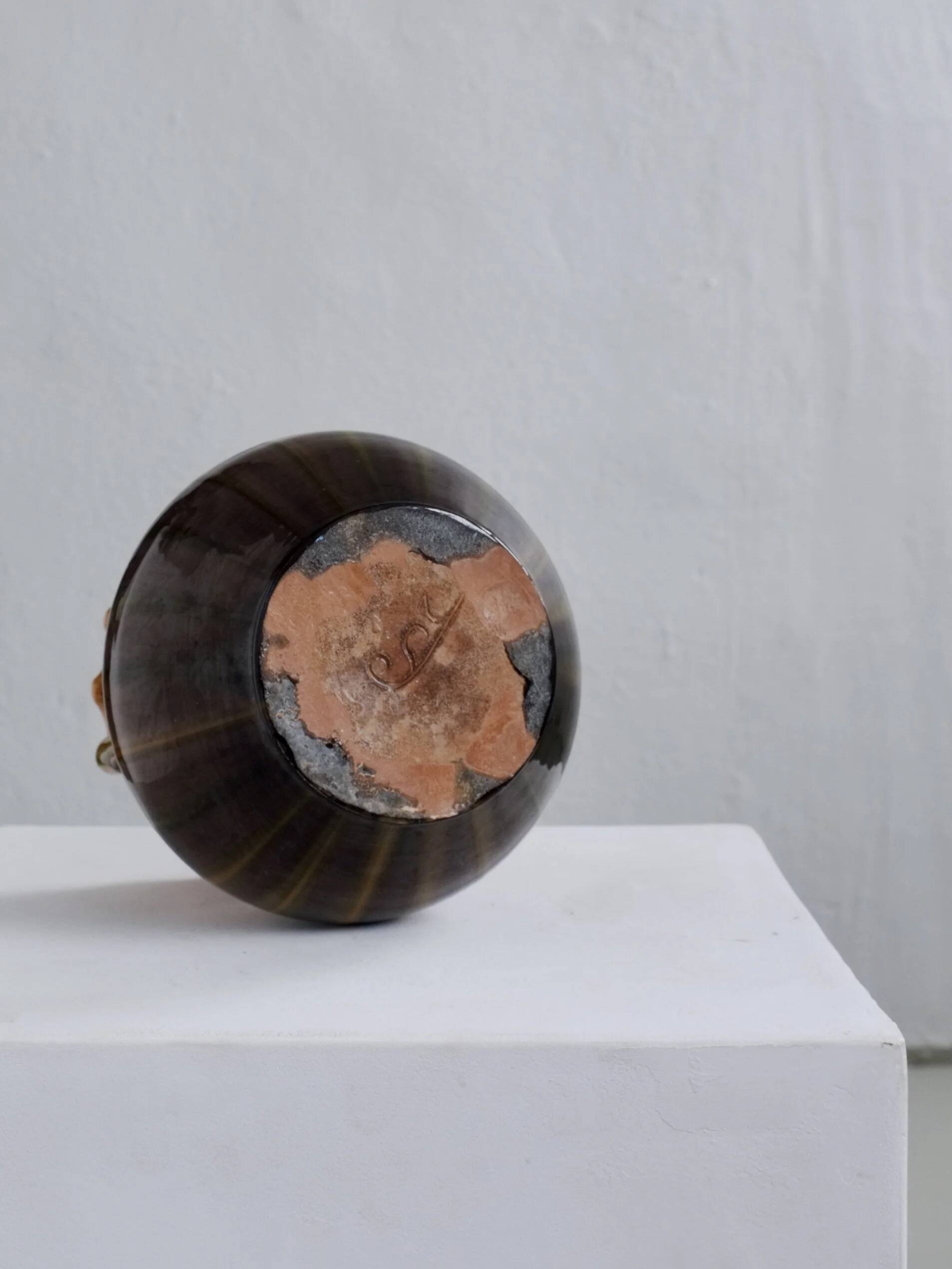 Vase en céramique festonné à anses recourbées | Lettonie | Années 1960