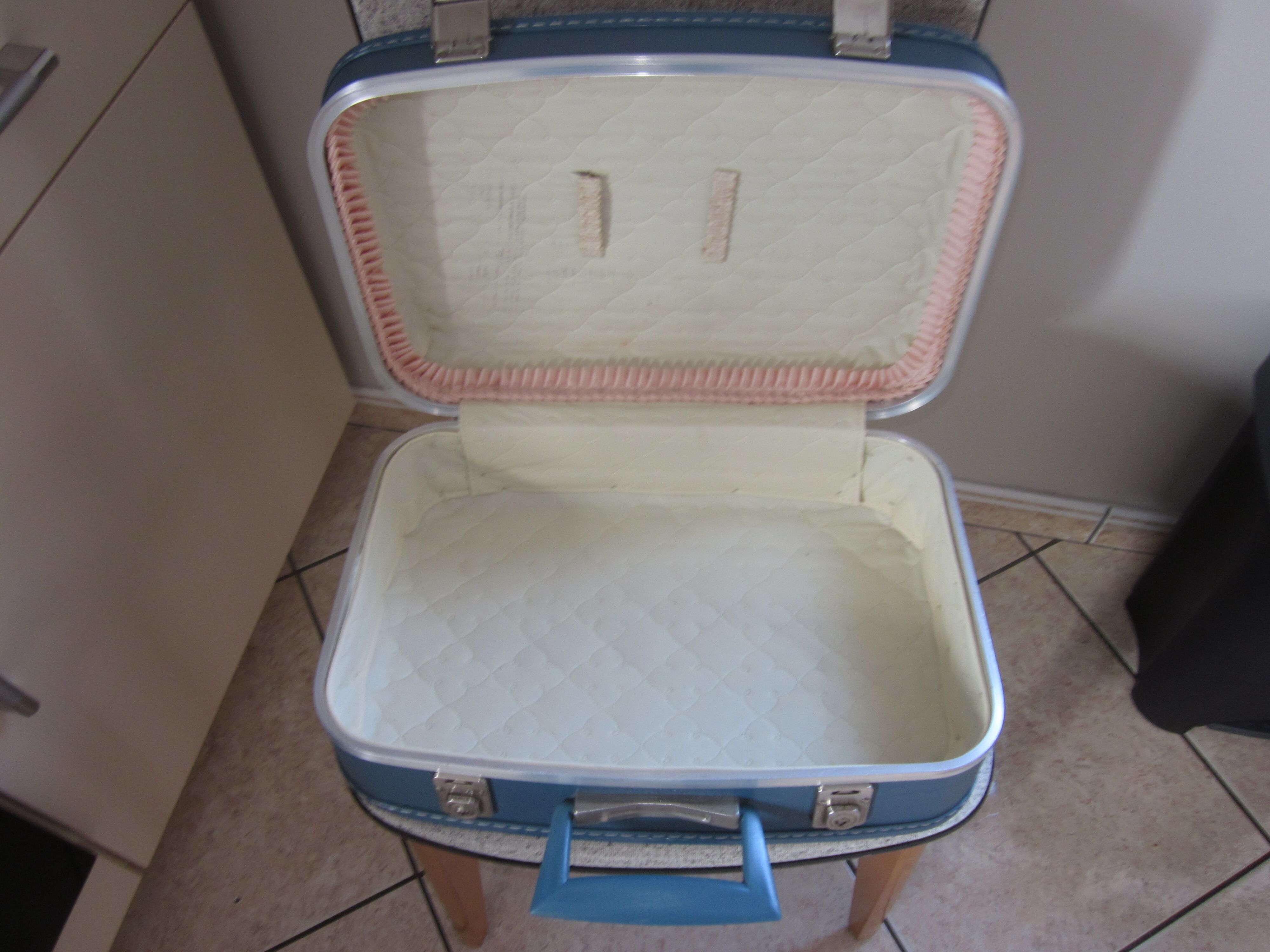 Air hotesse suitcase