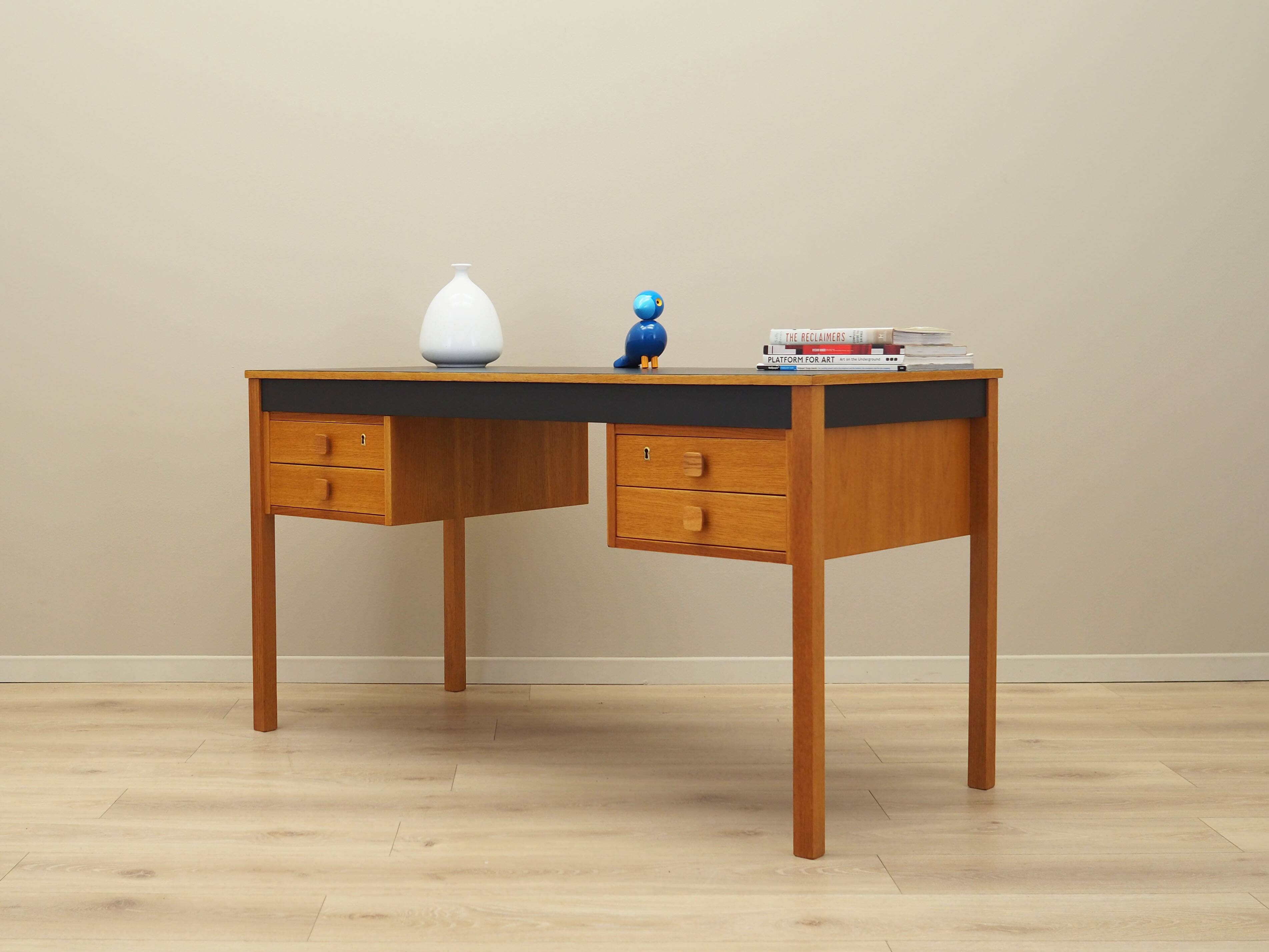 Bureau en frêne, design danois, années 1970, production : Danemark