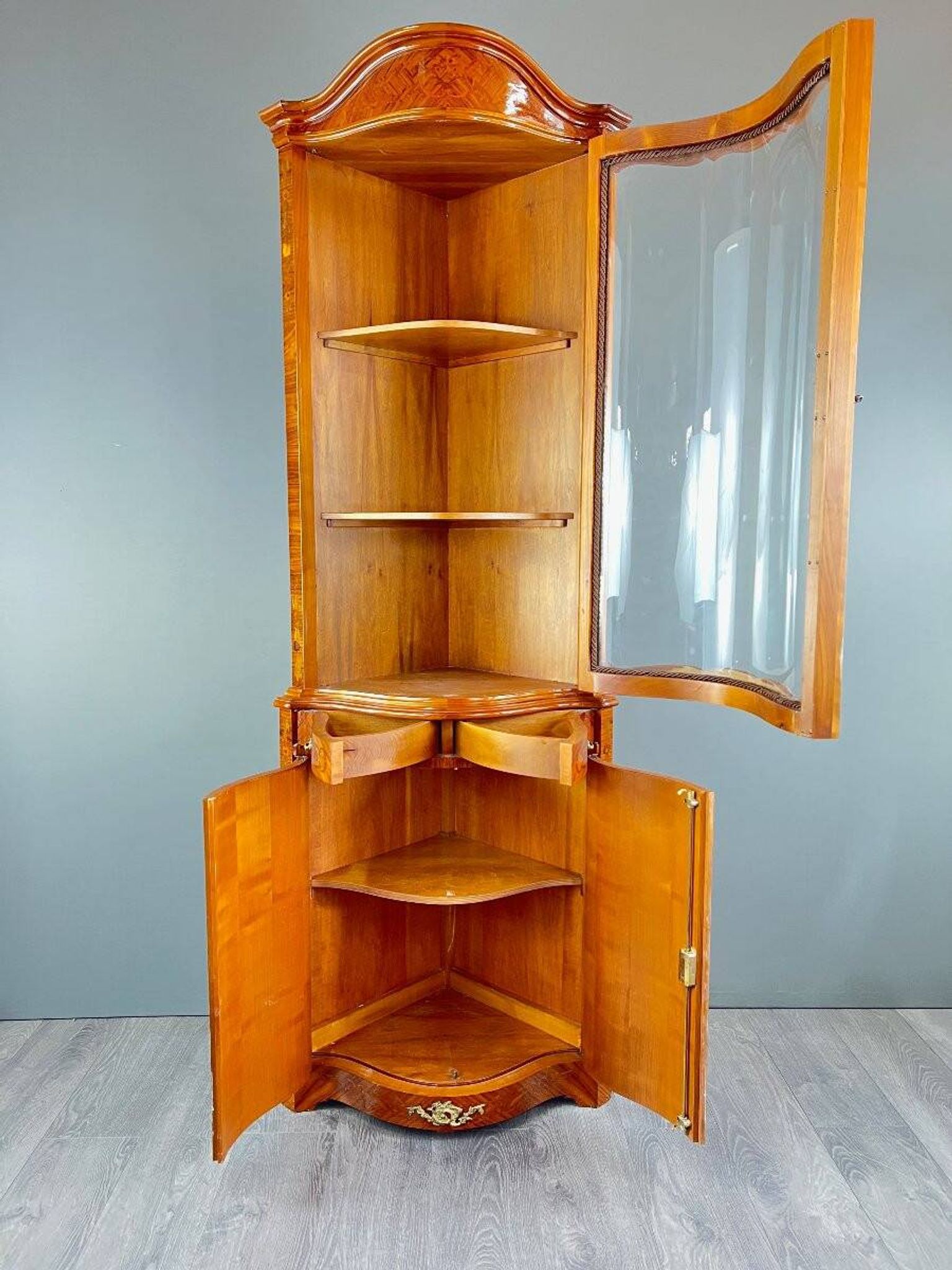 Corner display case in marquetry, 20th century