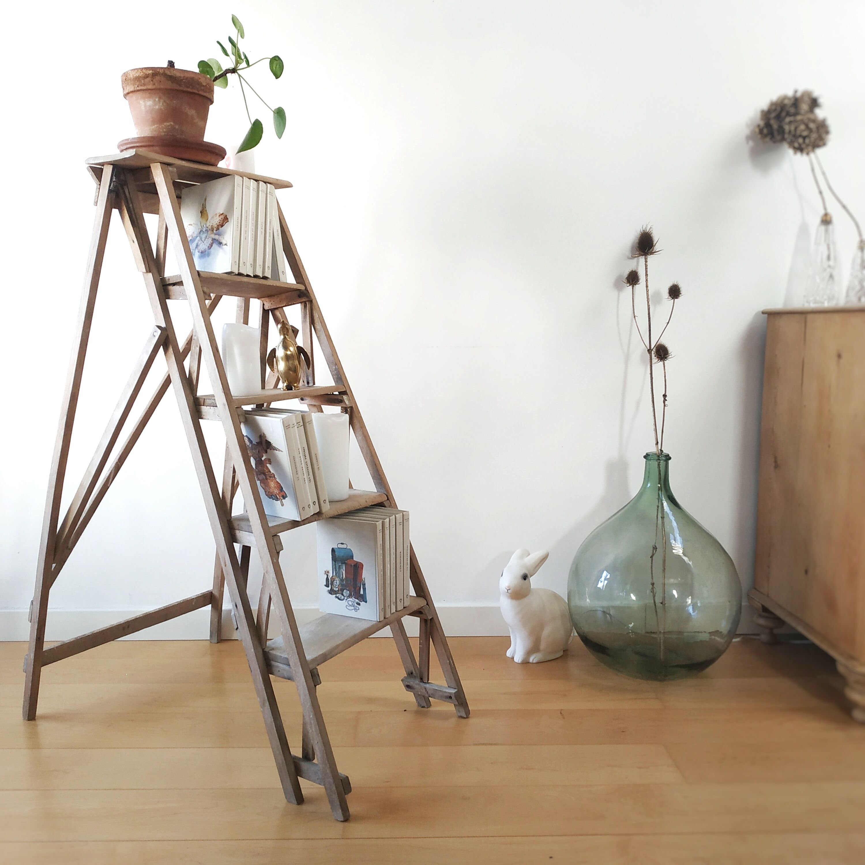 Painter's stepladder