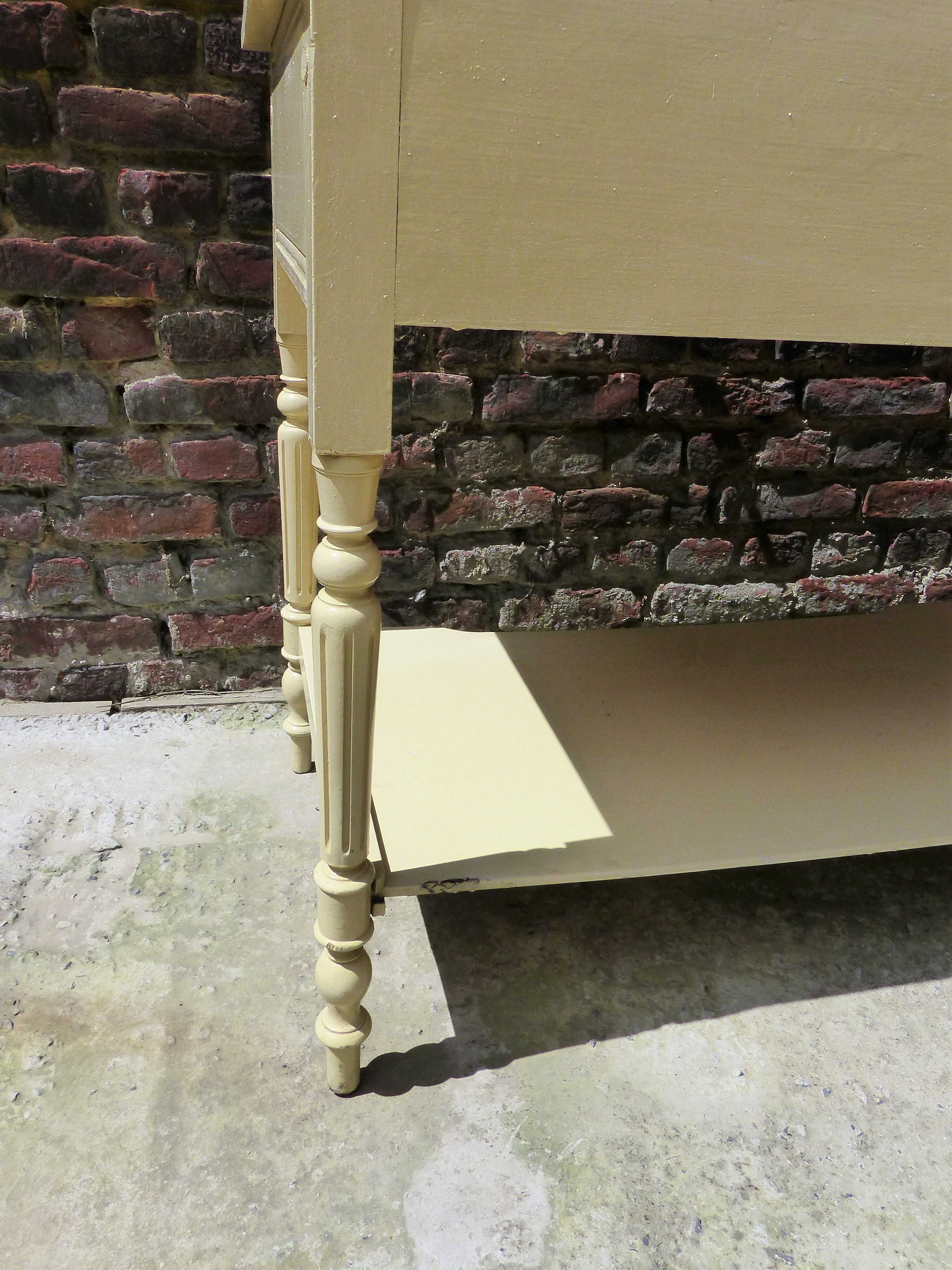 Dressing table toilet