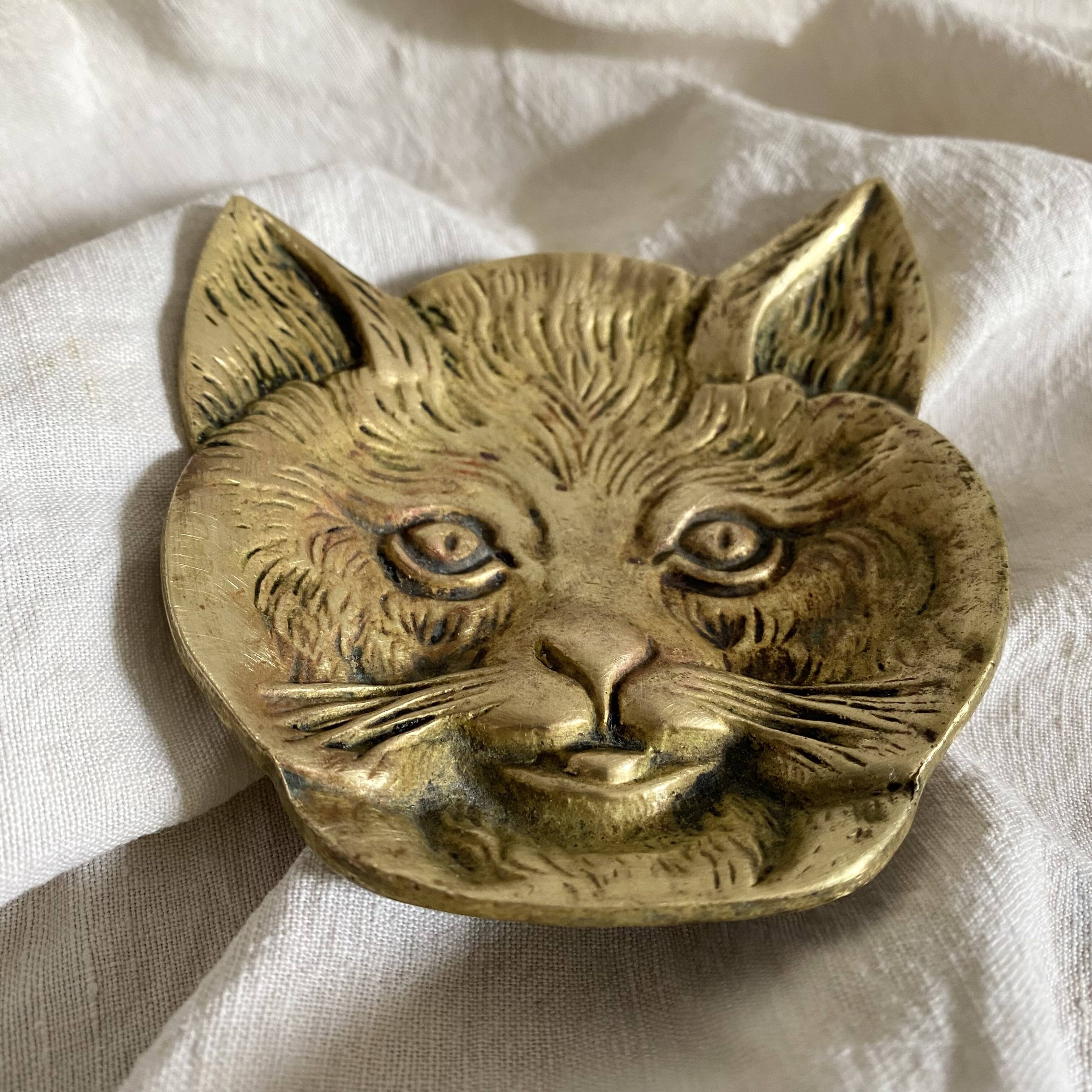 Ashtray, cat pocket emptier in gilded brass
