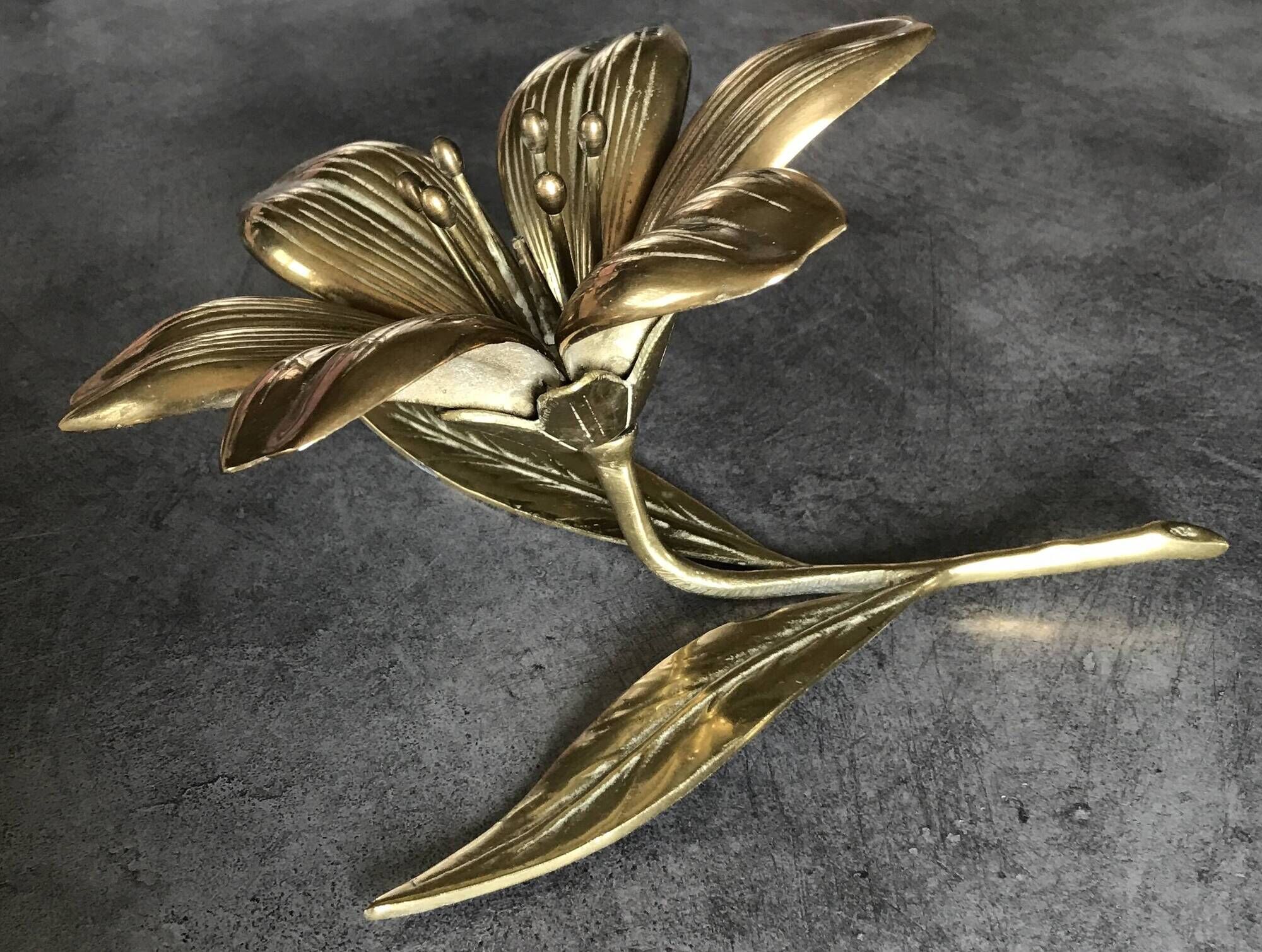 Vintage flower ashtray in solid gold-plated brass with six removable petals from the 60s/70s