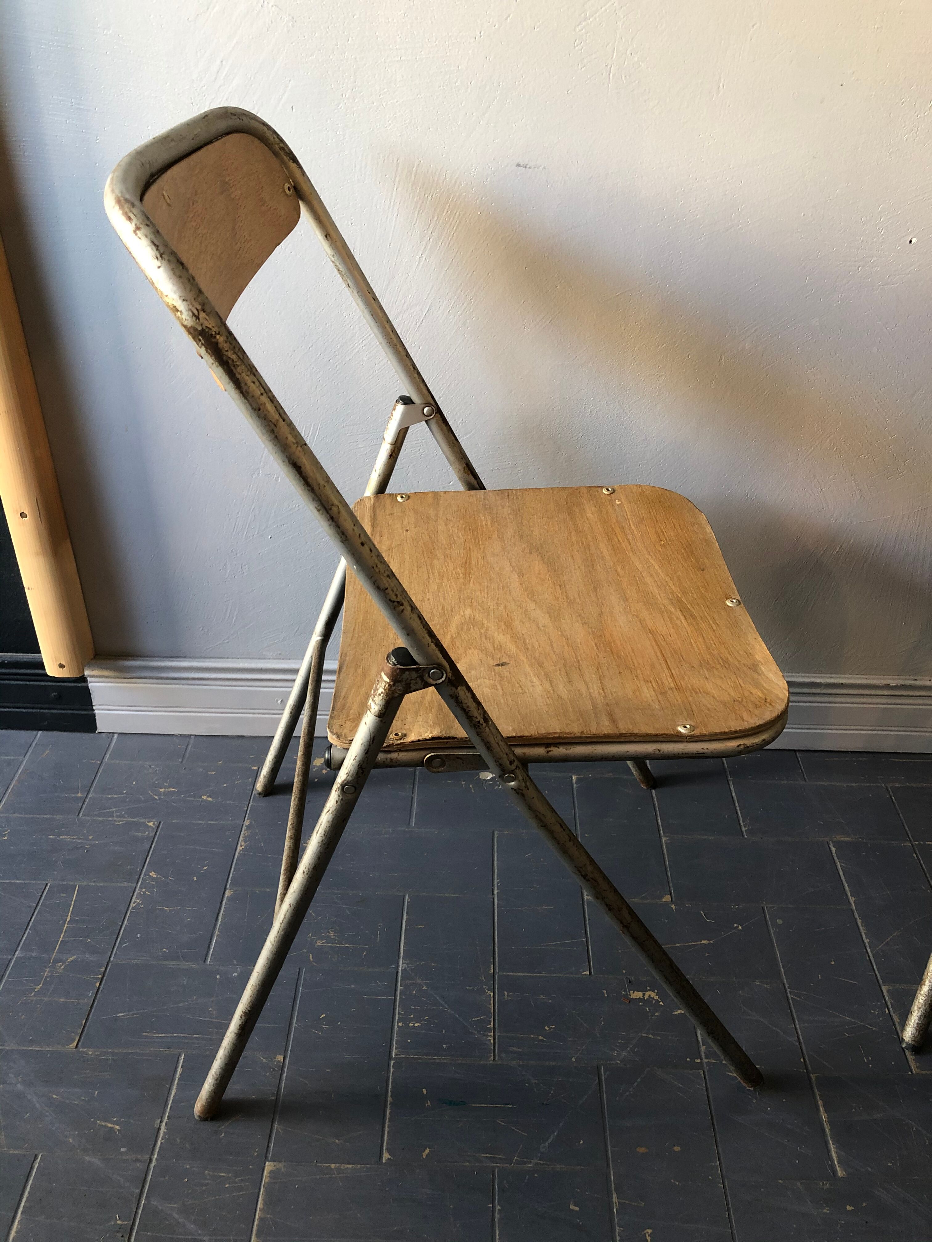 6 vintage folding chairs
