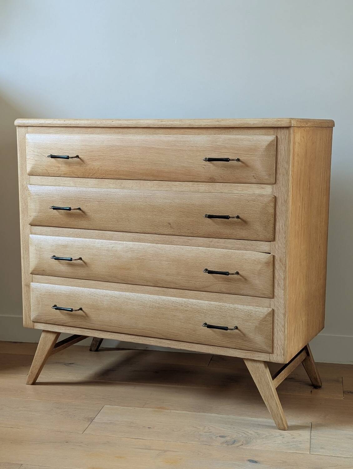 Commode vintage 50/60 rénovée hêtre et pieds compas
