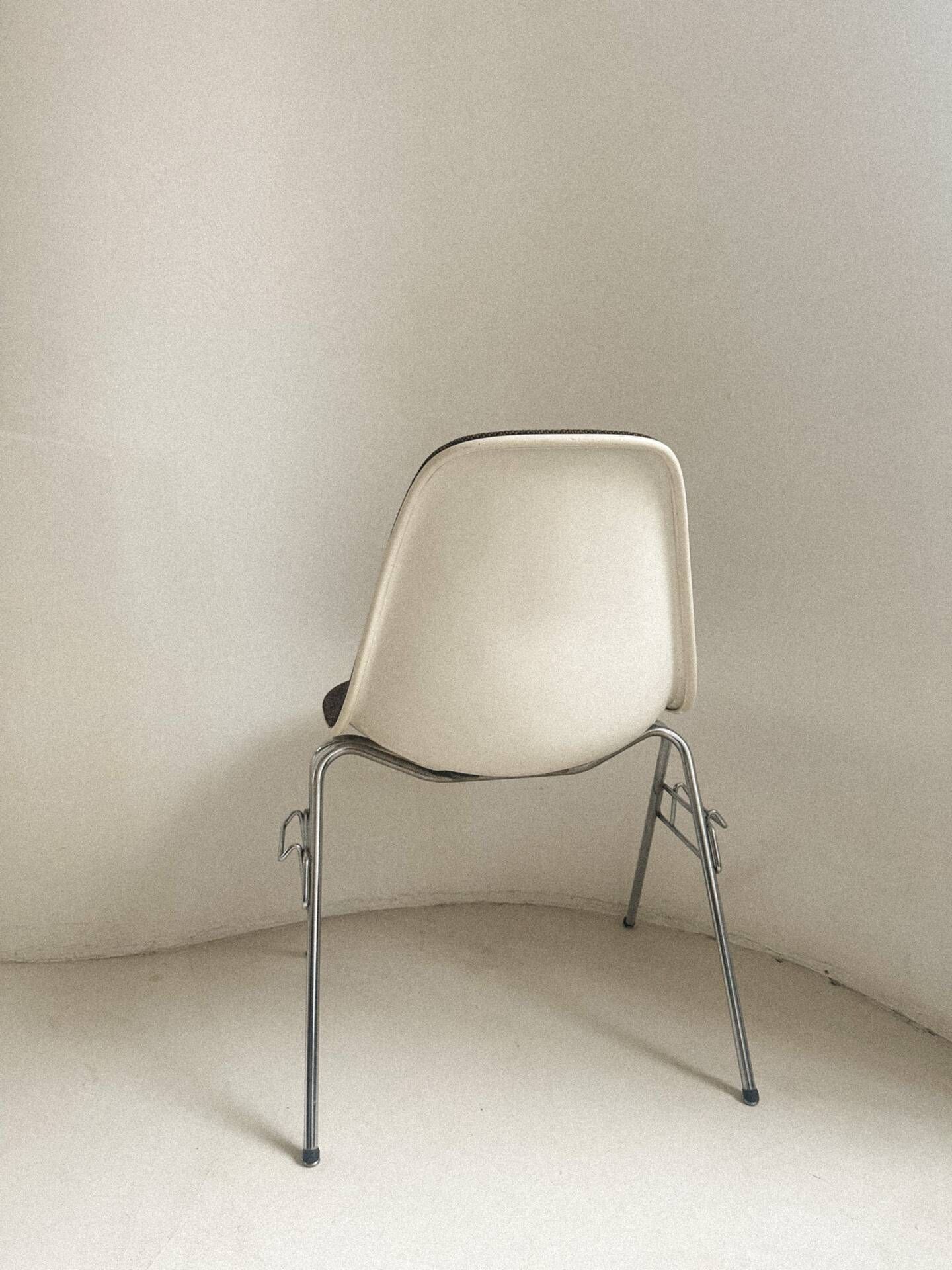 Set of 4 DSS chairs by Herman Miller