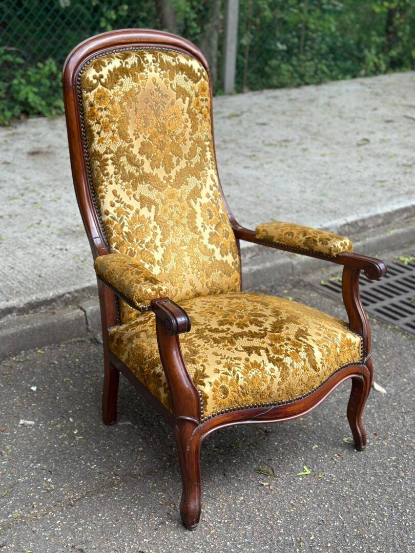 Fauteuil voltaire style Louis XV en bois massif et velours fleuri jaune