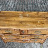 Parisian chest of drawers in walnut Louis XV period with secret drawer, 18th century.