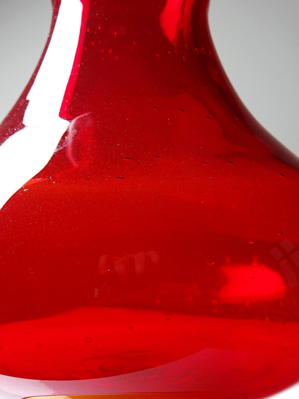 Vintage blown glass vase with "controlled" bubbles in red and yellow, 1960s-1970s.