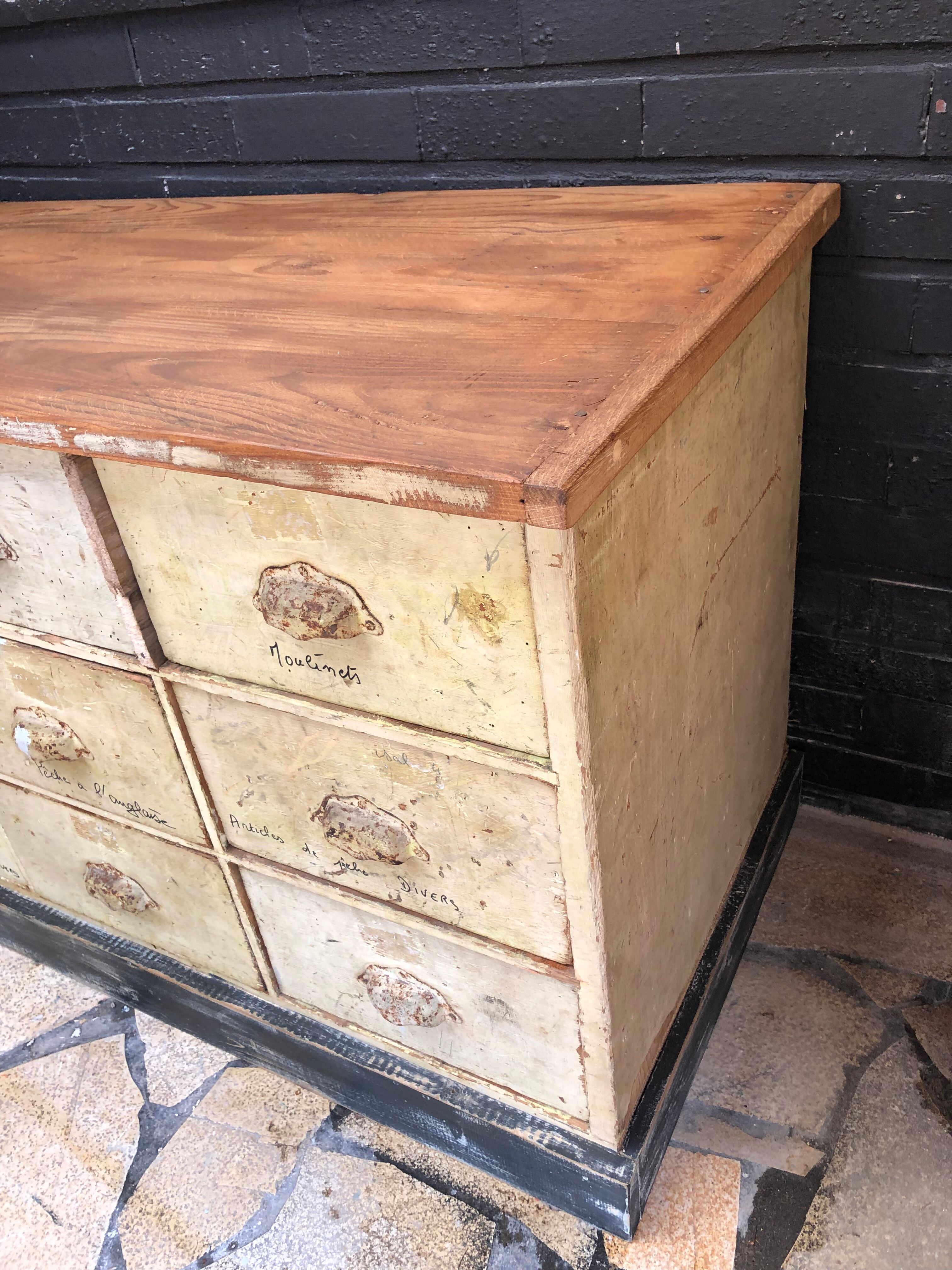 Trade cabinet with drawers