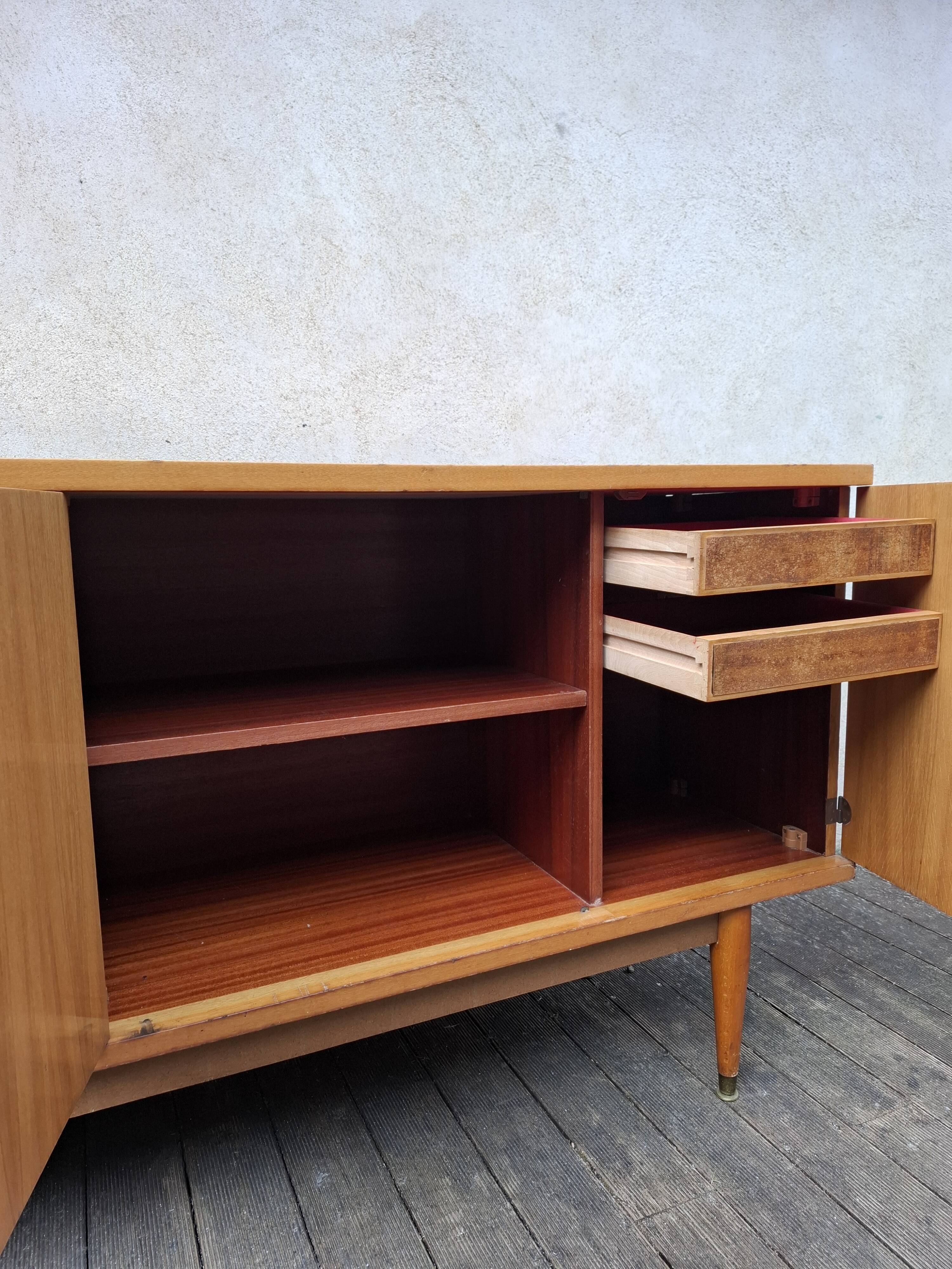 Vintage compass feet enfilade