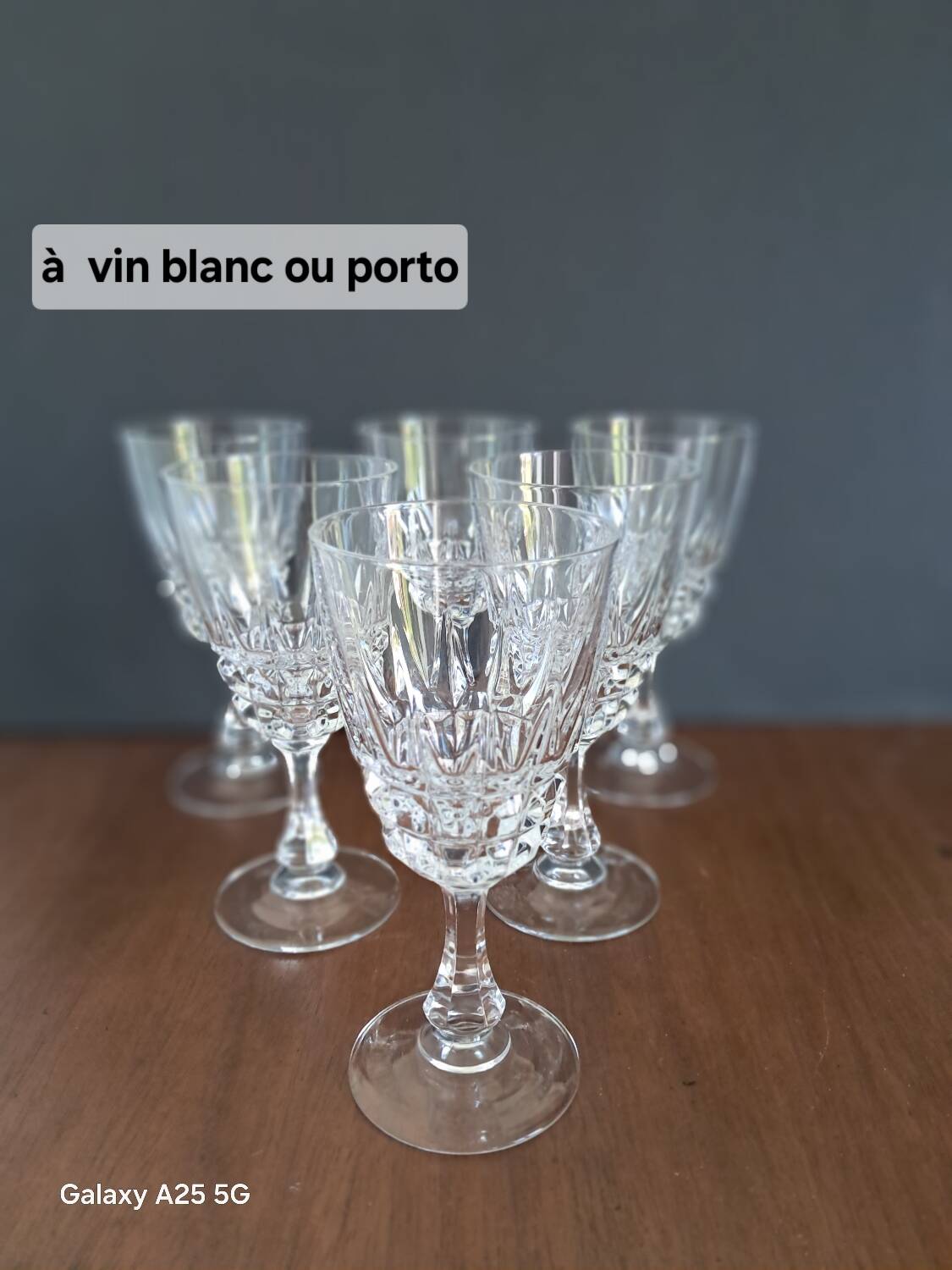 6 white wine glasses in Arques Pompadour crystal