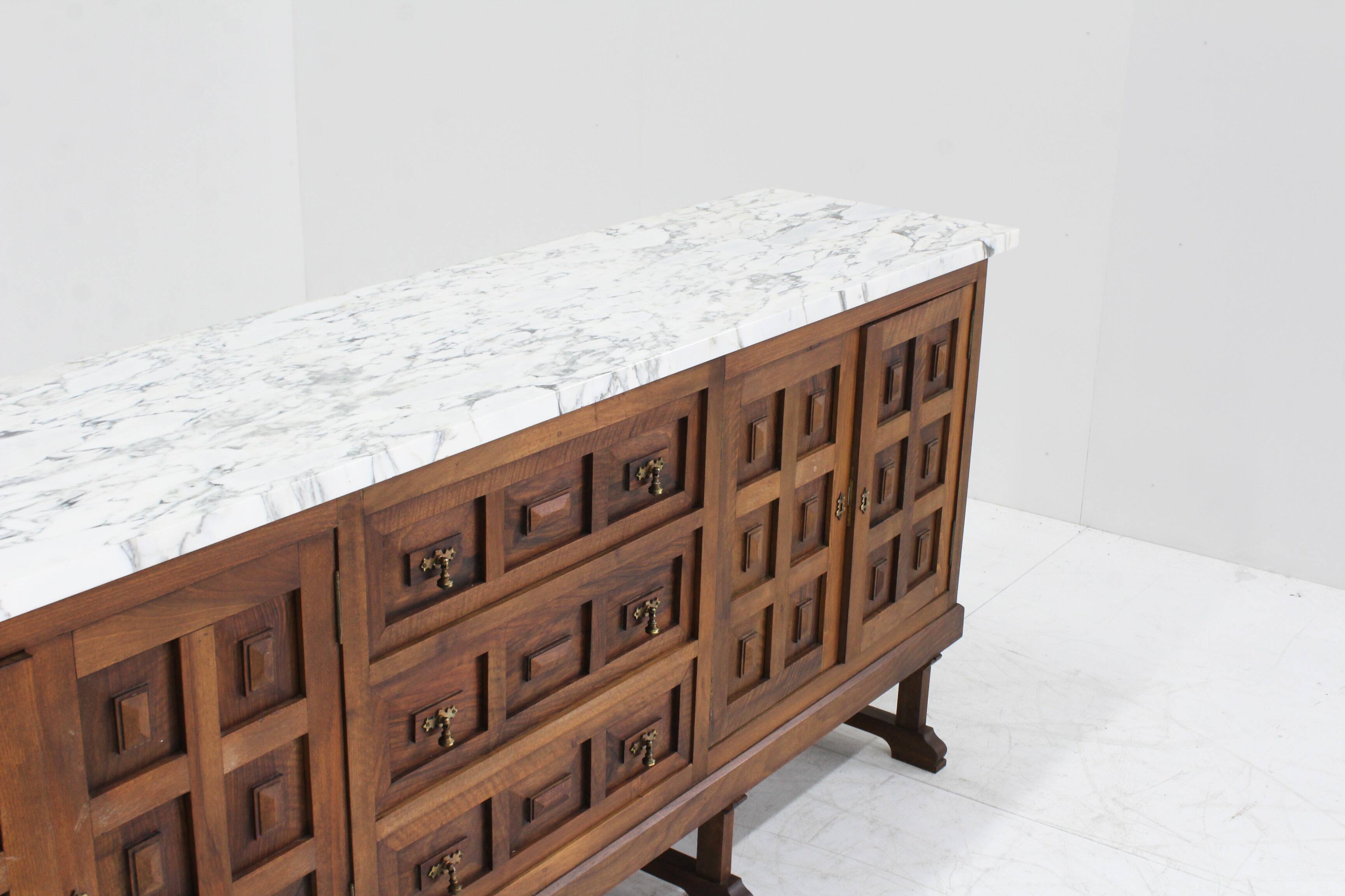 Buffet brutaliste espagnol en bois massif et marbre