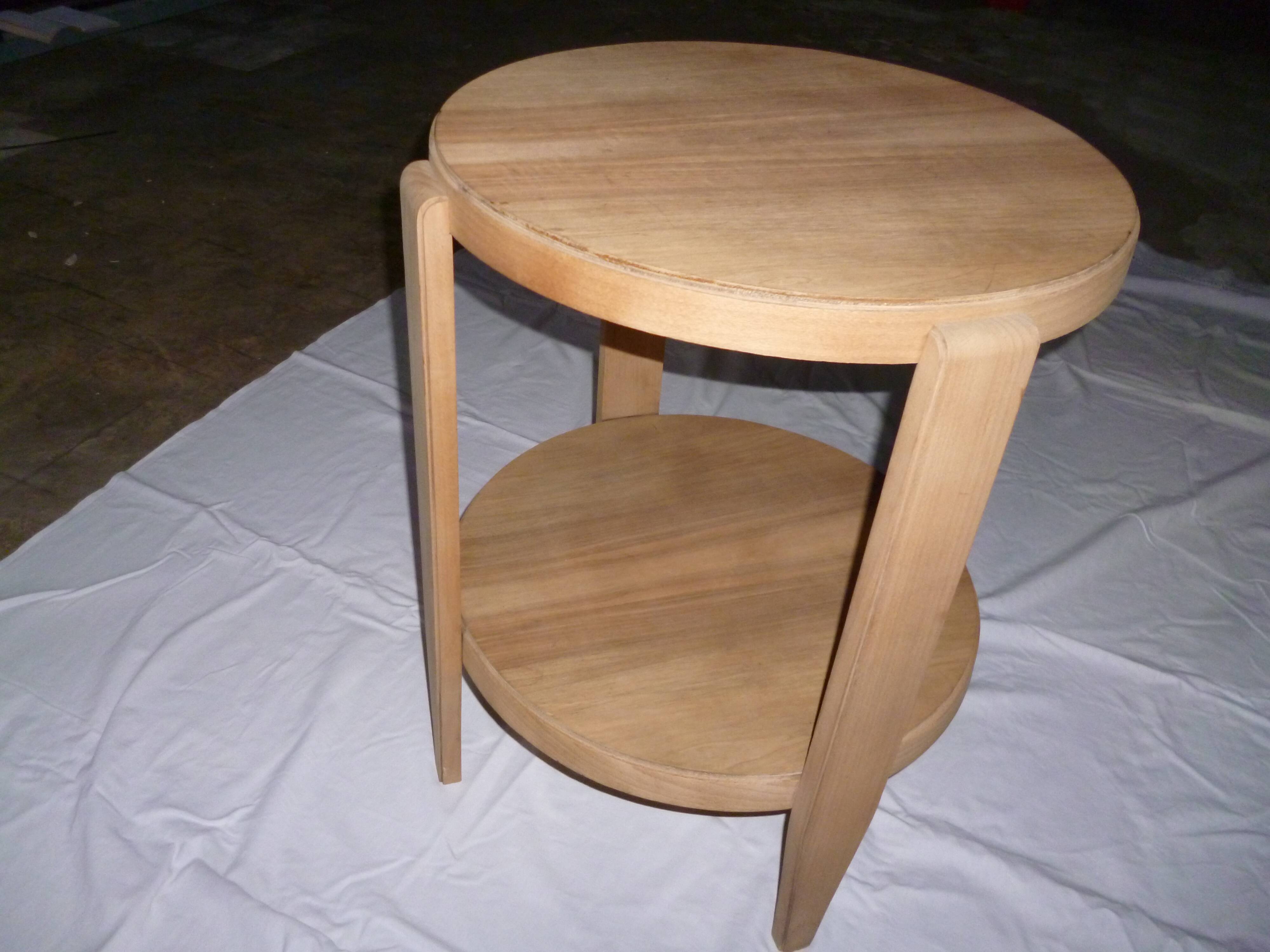 Round pedestal table years 40